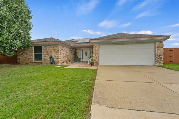 3030 Meadow Creek Court, Grand Prairie, TX 75052