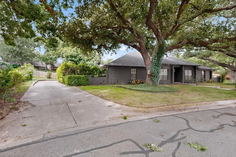 3900 N Shadycreek Drive, Arlington, TX 76013 - #3