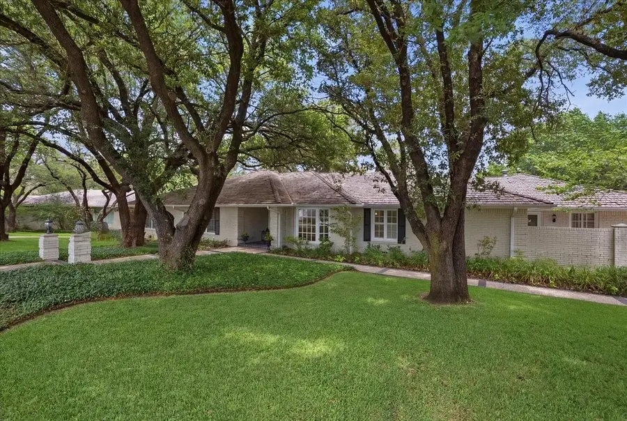 2209 Canterbury Drive, Westover Hills, TX 76107 - #2