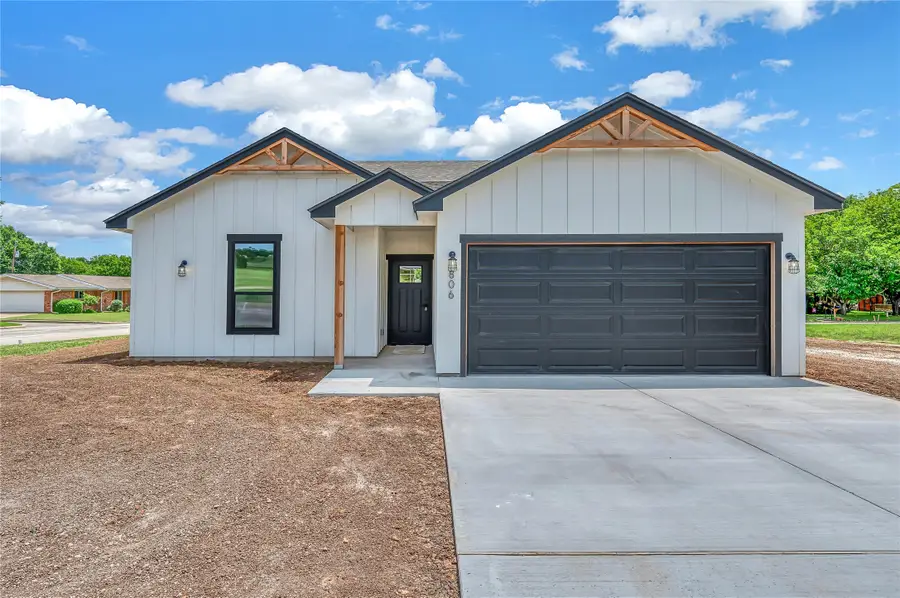 806 S Avenue Q, Clifton, TX 76634 - #2