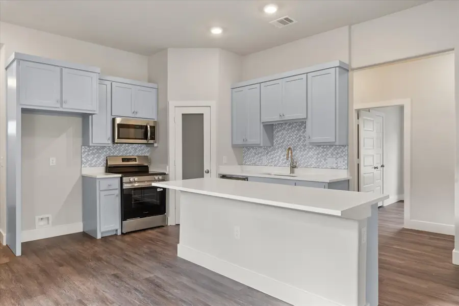 1206 E 11th, Corsicana, TX 75110 - #2