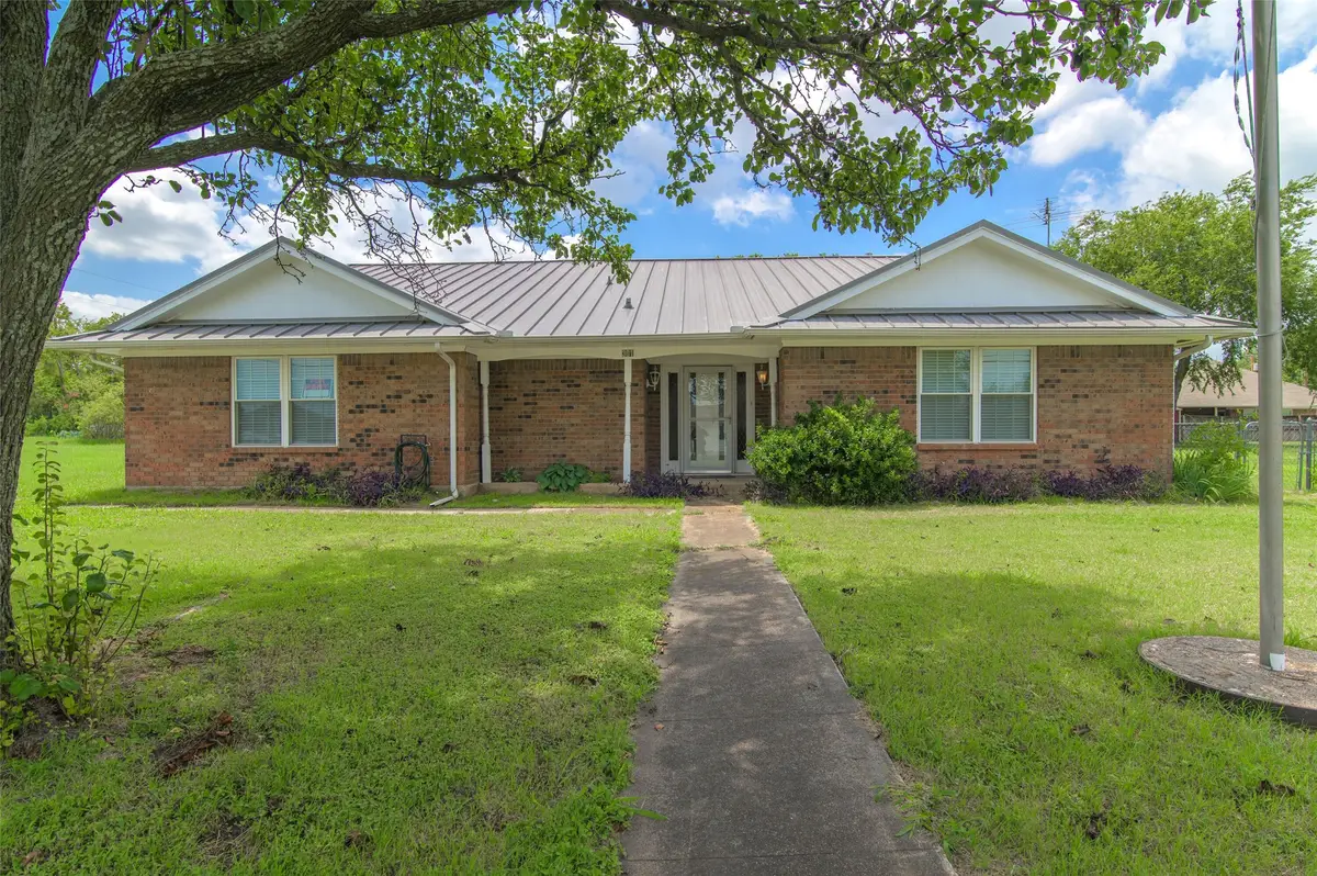 301 E 6th Street, Krum, TX 76249 - #1