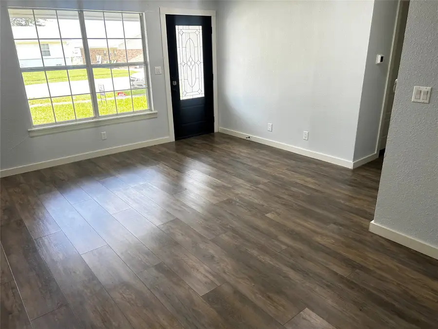 110 E Cunningham Street, Bonham, TX 75418 - #2