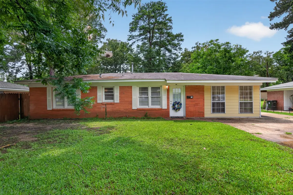 305 8th Street Ne, Springhill, LA 71075 - #1