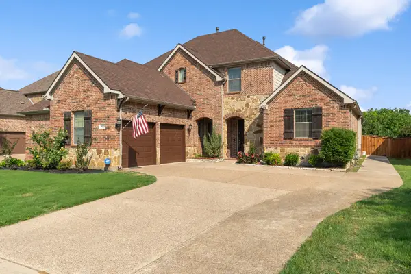 3024 N Camino Lagos, Grand Prairie, TX 75054