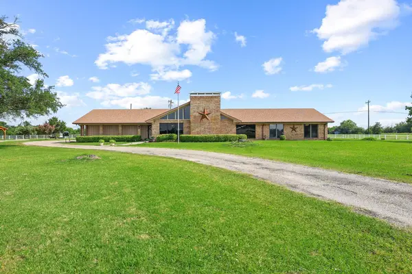 1900 S Shore Drive, Bonham, TX 75418