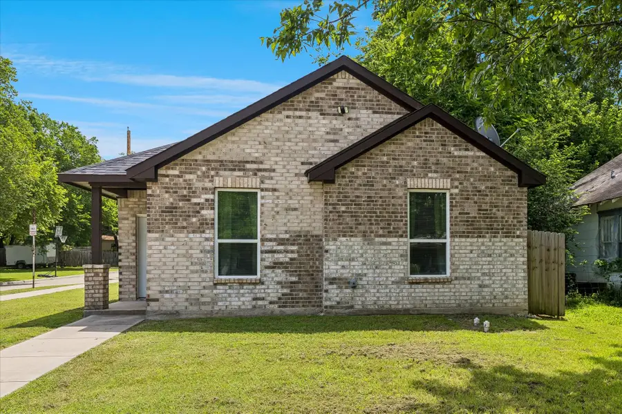 344 N Taylor Street, Gainesville, TX 76240 - #2