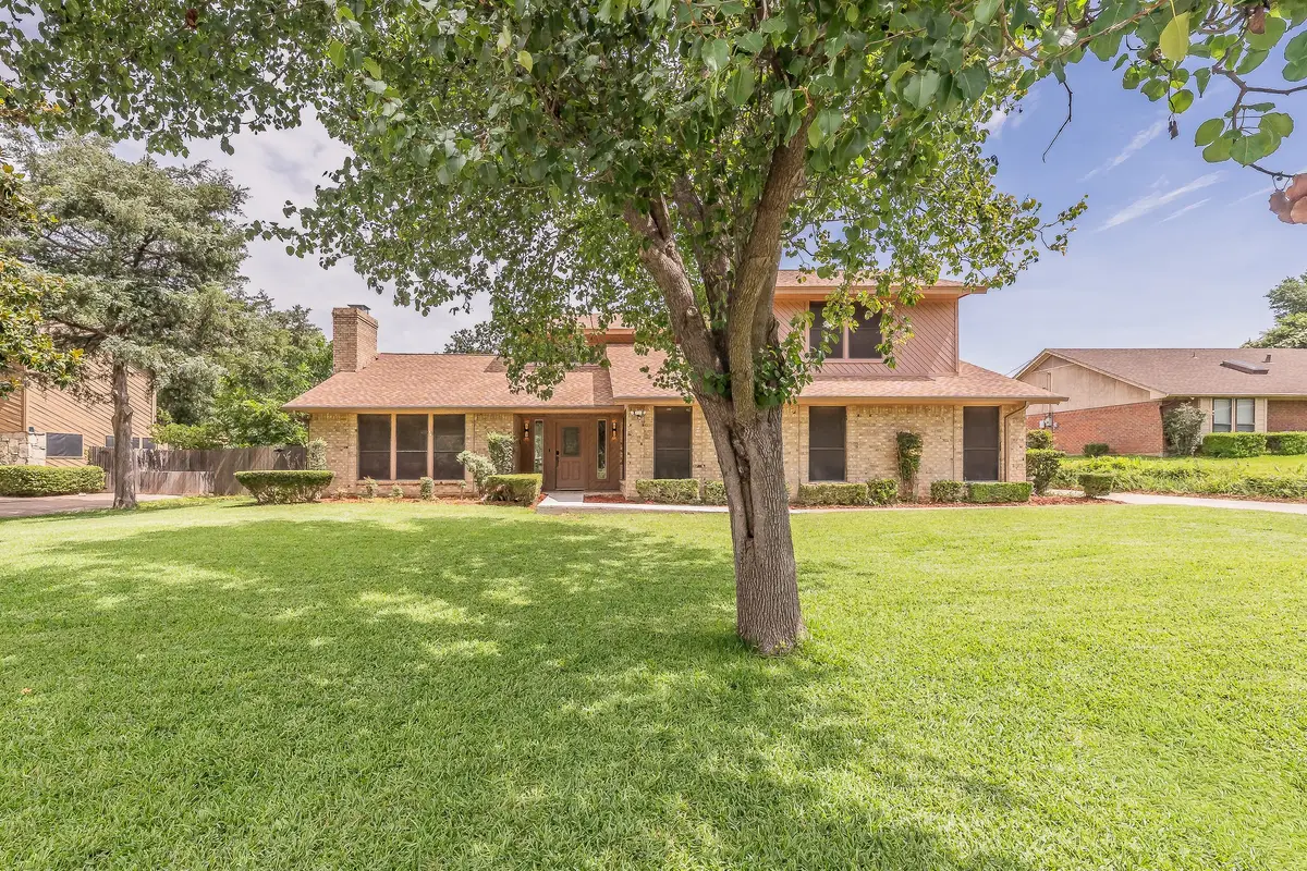 2709 Oak Trail Court, Dalworthington Gardens, TX 76016 - #1