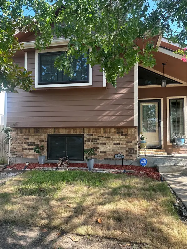 714 Greenridge Drive, Arlington, TX 76017