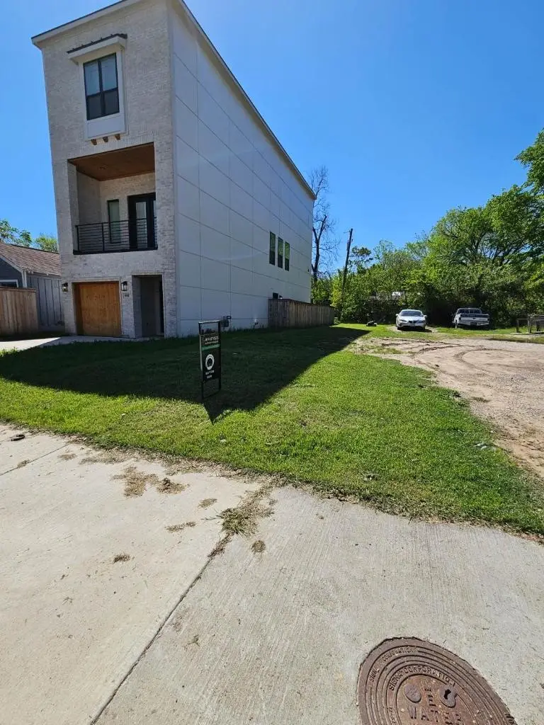 910 Muncie Avenue, Dallas, TX 75212 - #1