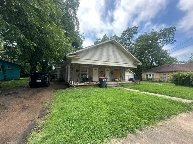 828 E Price Street, Paris, TX 75460 - #1