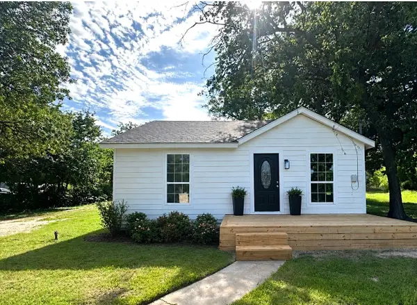 1007 N Lane Street, Comanche, TX 76442