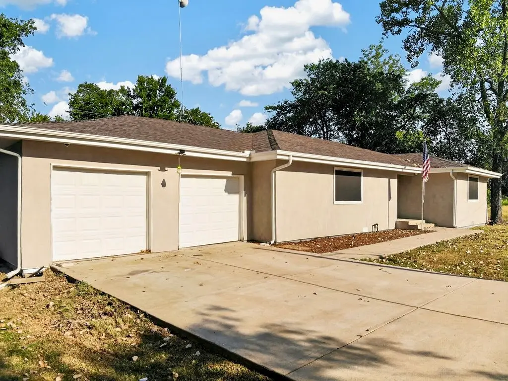 702 N Us Highway 69, Celeste, TX 75423 - #1