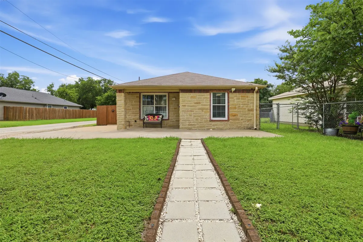 201 Eastland Street, Cleburne, TX 76031 - #1