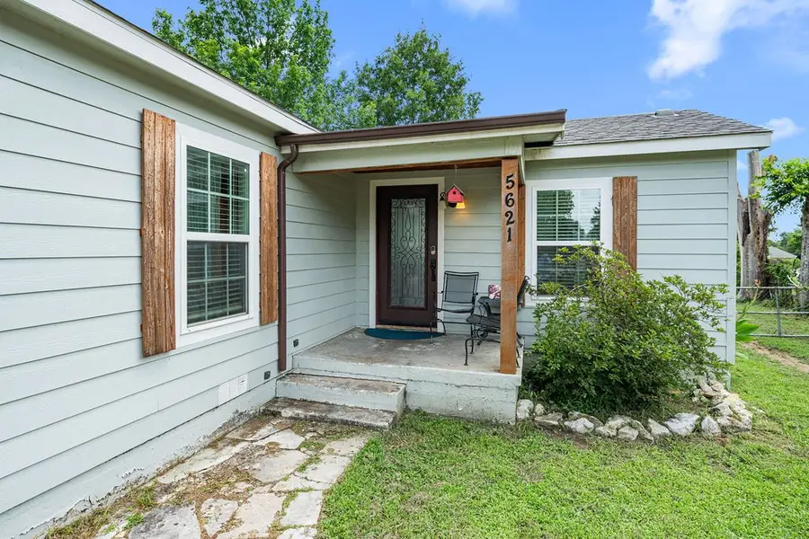 5621 Meandering Road, River Oaks, TX 76114 - #2
