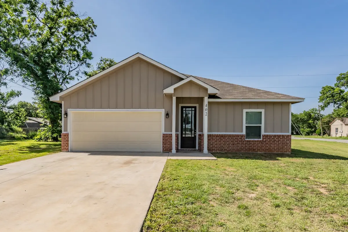 402 S Robbins Street, Cleburne, TX 76031 - #1