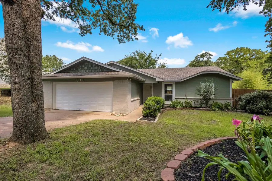 313 High Crest Drive, Azle, TX 76020 - #2