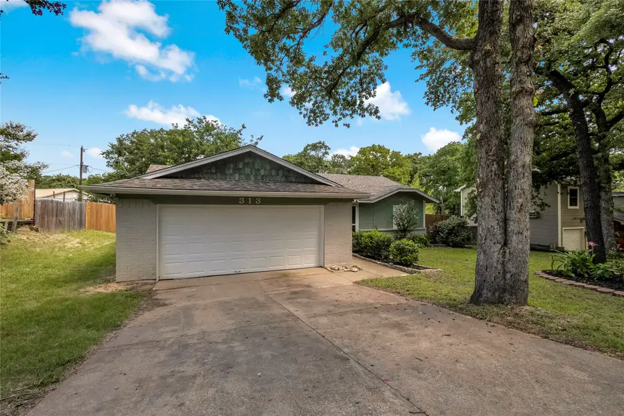 313 High Crest Drive, Azle, TX 76020 - #3