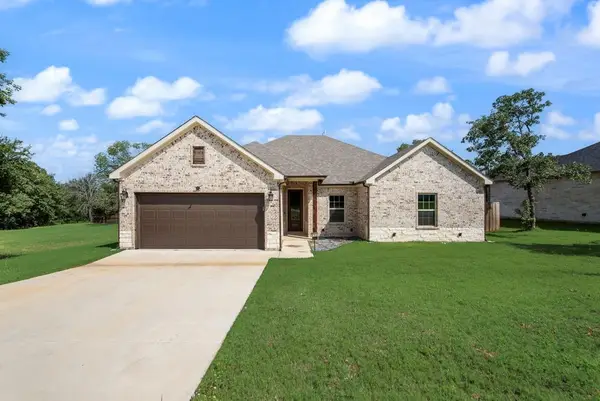 836 Haynie Drive, Runaway Bay, TX 76426