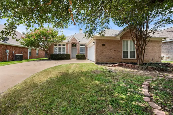 6604 High Brook Drive, Fort Worth, TX 76132