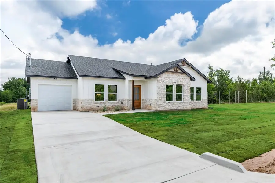 5652 Black Pine Circle, Granbury, TX 76048 - #2