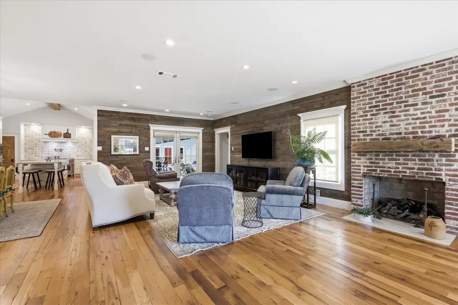 426 E Texas Street, Grapevine, TX 76051 - #3