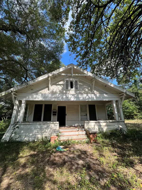 684 5th Street Nw, Paris, TX 75460