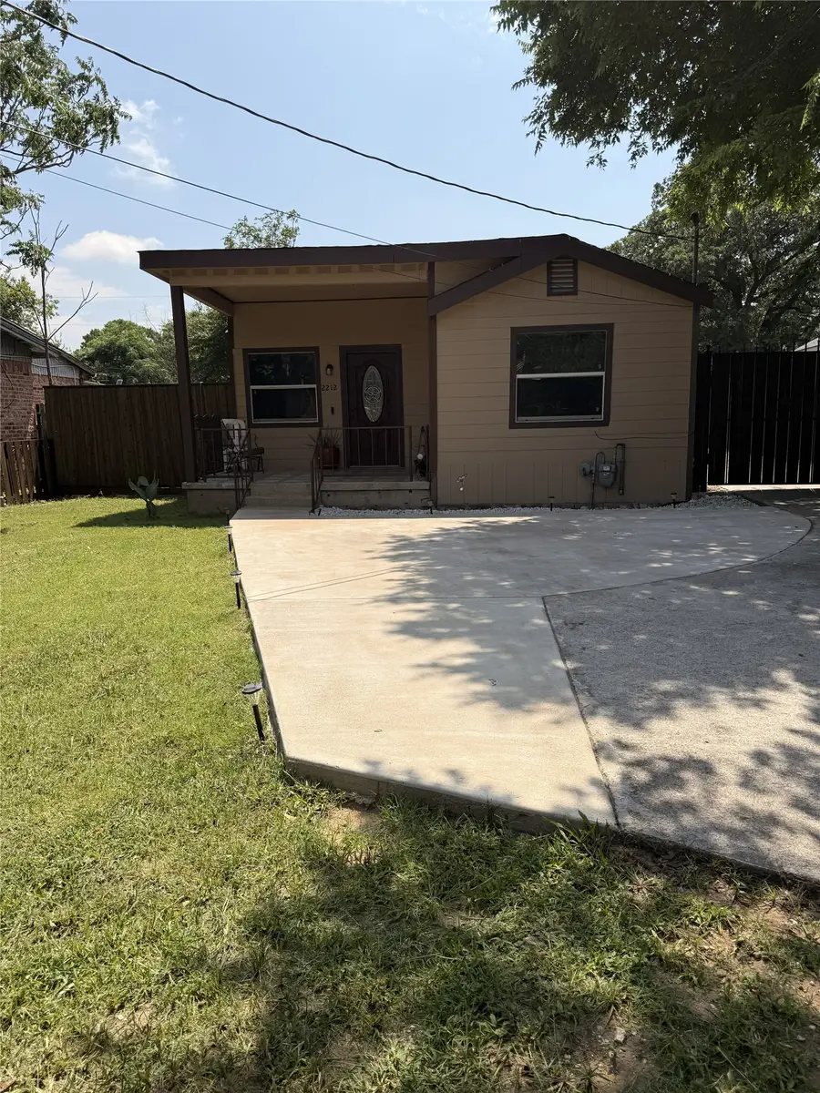 2212 Harris Lane, Haltom City, TX 76117 - #2