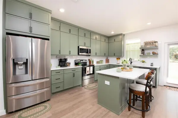 209 Lanai Drive, Runaway Bay, TX 76426