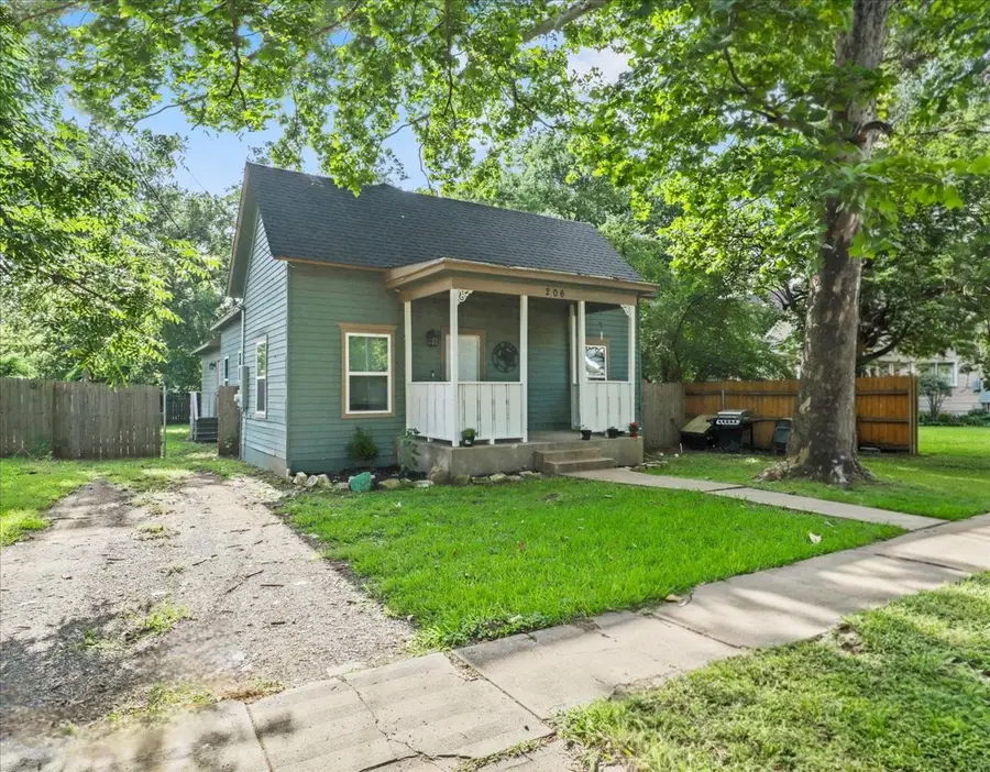 206 N Wood Street, Cleburne, TX 76033 - #2