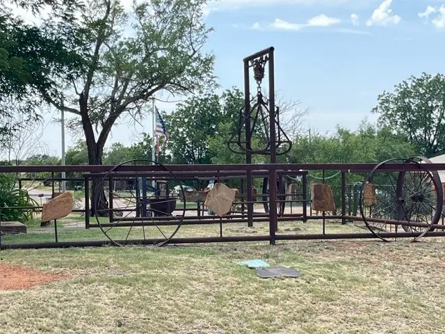 412 E 7th Street, Rotan, TX 79546 - #2