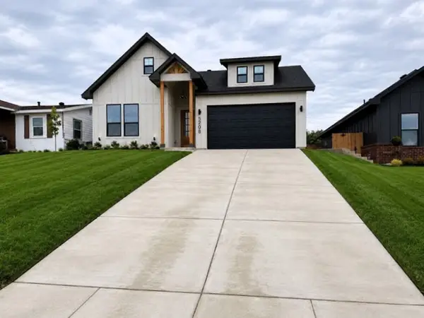 5208 Helmick, Fort Worth, TX 76107