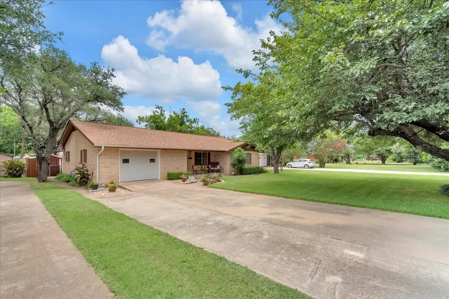 419 S Williams Street, Hamilton, TX 76531 - #3