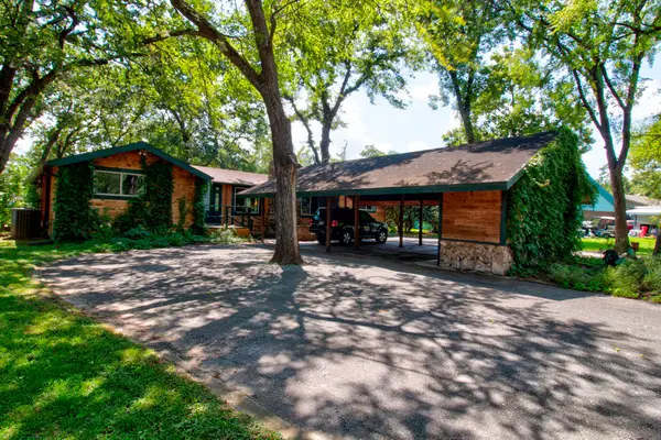 914 Kiowa Drive W, Lake Kiowa, TX 76240