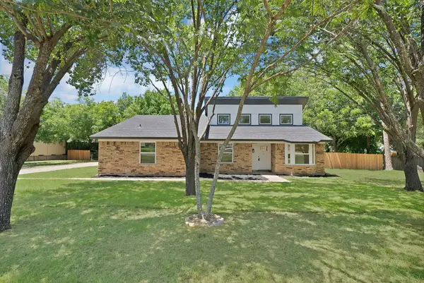 105 Oak Lane, Burleson, TX 76028