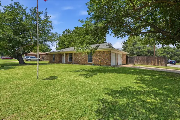 837 Springdale Road, Bedford, TX 76021