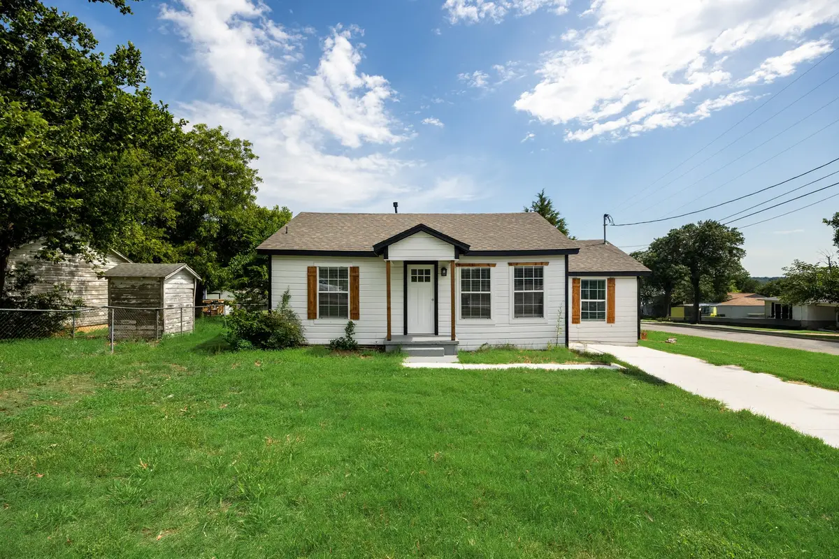 321 W 7th Street, Weatherford, TX 76086 - #1