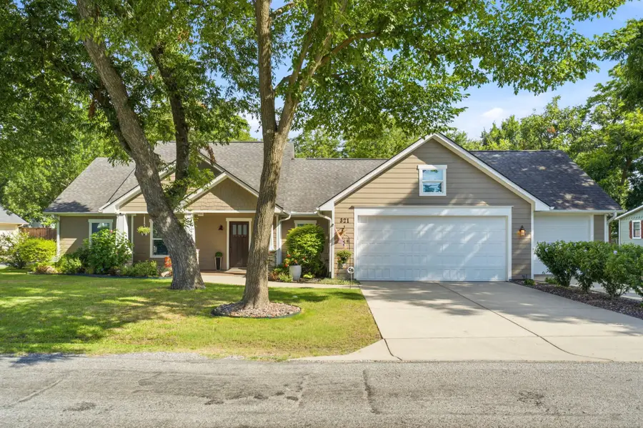 321 W Jefferson Street, Van Alstyne, TX 75495 - #2