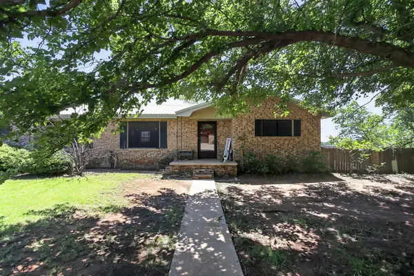 115 Adeeba Lane, Childress, TX 79201