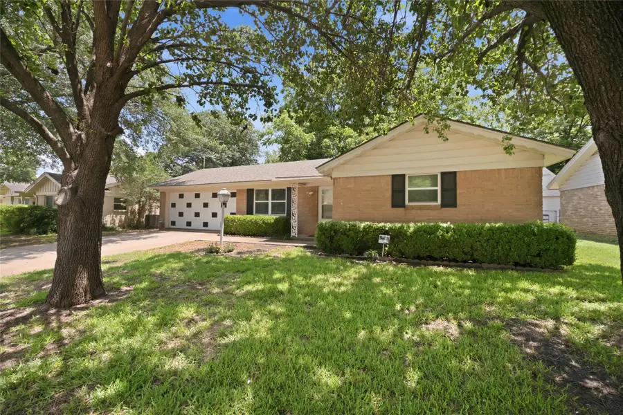 501 Simmons Drive, Euless, TX 76040 - #3