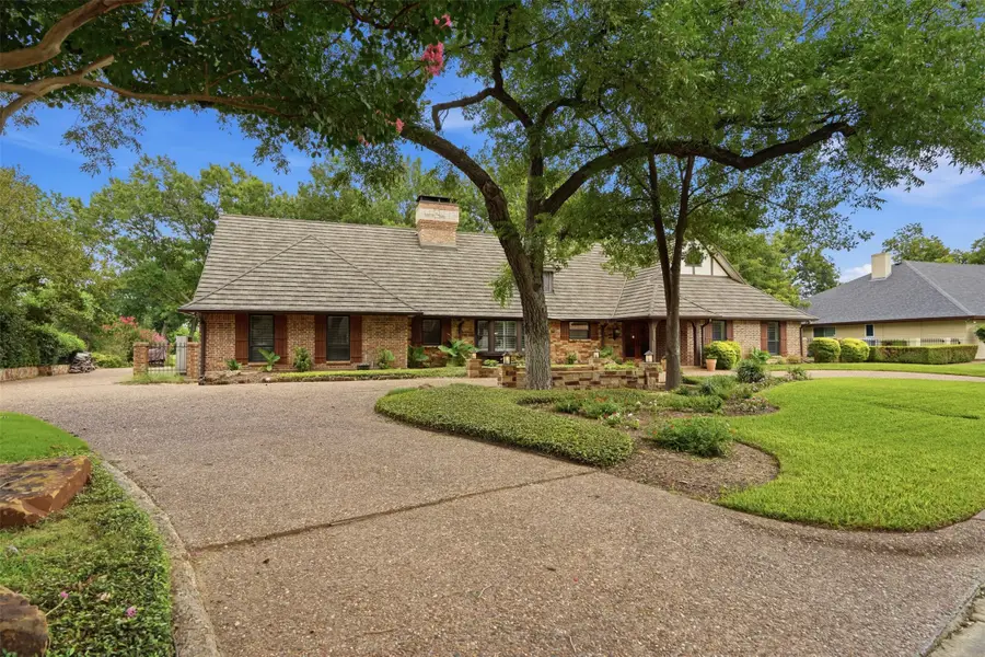 3805 Hollow Creek Road, Benbrook, TX 76116 - #2