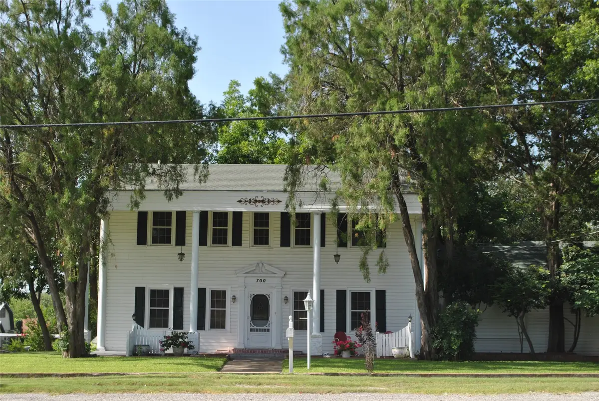 700 W Wrights Avenue, Comanche, TX 76442 - #1
