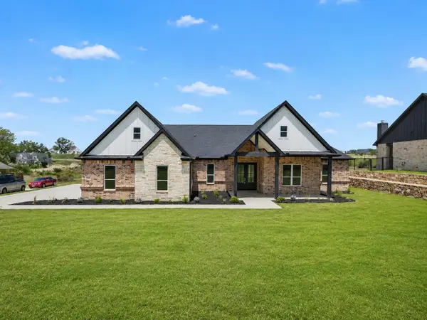 328 Slimp Bluff Avenue, Azle, TX 76020