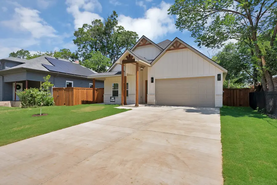 1021 E Richmond Avenue, Fort Worth, TX 76104 - #2