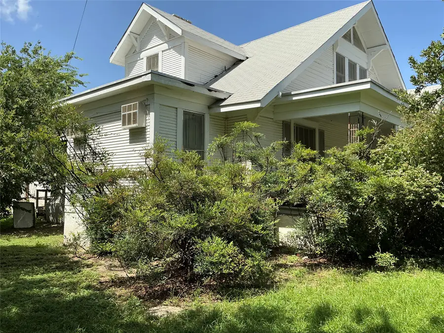 300 E Grand Avenue, Comanche, TX 76442 - #2
