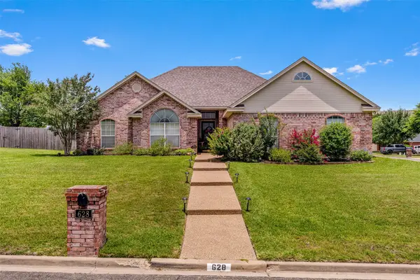 628 Willow Creek Drive, Hewitt, TX 76643