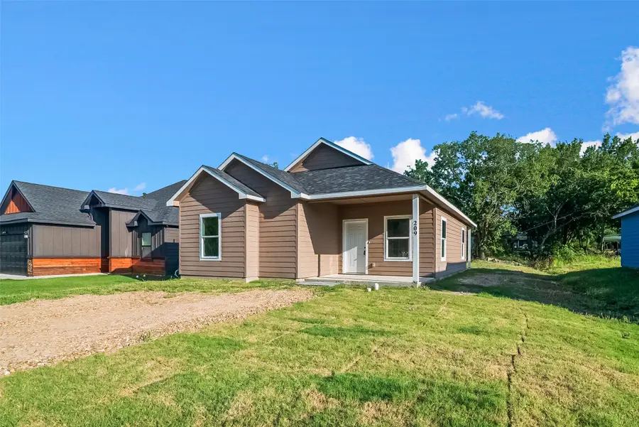 209 W Elm Street, Whitewright, TX 75491 - #2