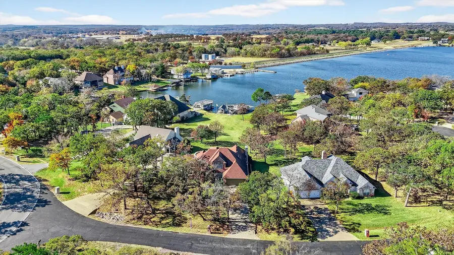 100 Mohawk Cove, Lake Kiowa, TX 76240 - #2