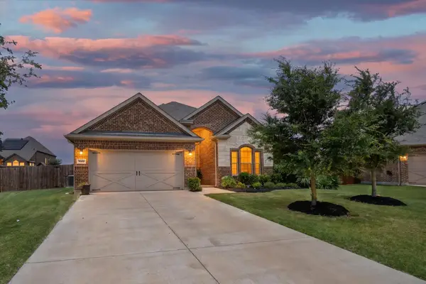 5600 Log Cabin Court, Midlothian, TX 76065