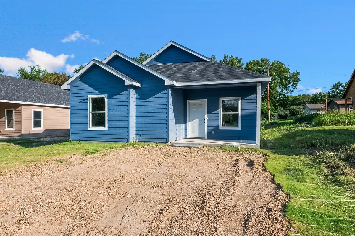 211 W Elm Street, Whitewright, TX 75491 - #1